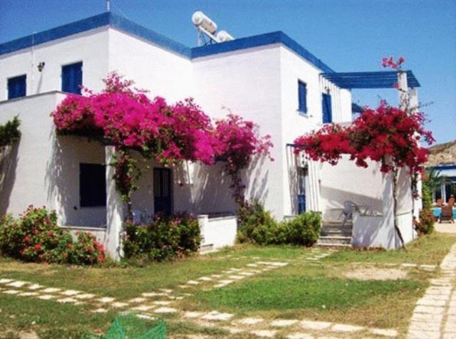 Amfitrion Hotel Vari  Экстерьер фото