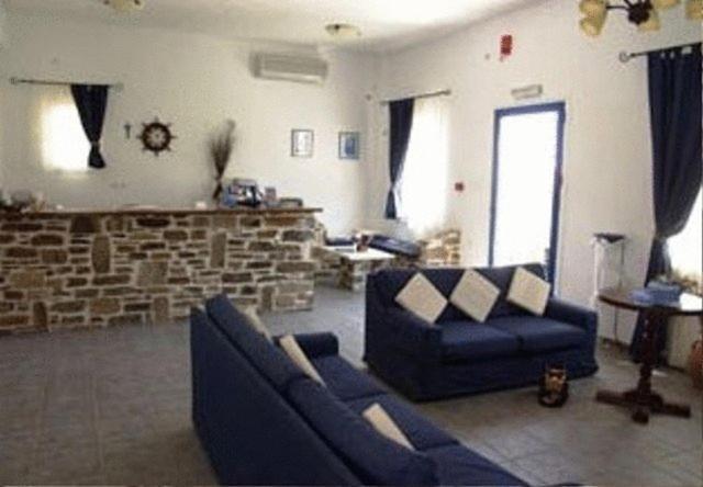 Amfitrion Hotel Vari  Экстерьер фото