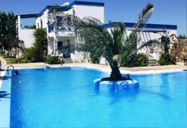 Amfitrion Hotel Vari  Экстерьер фото